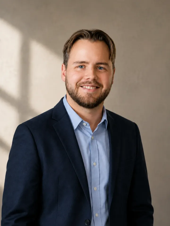 Simon, selger og kundekontakt i Klarvi