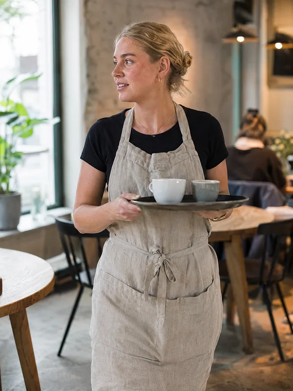 Servitør på en kafé
